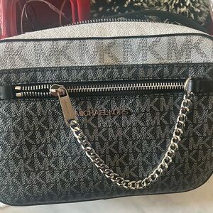 Michael Kors NWT jet set Travel, black and gray logo Crossbody bag